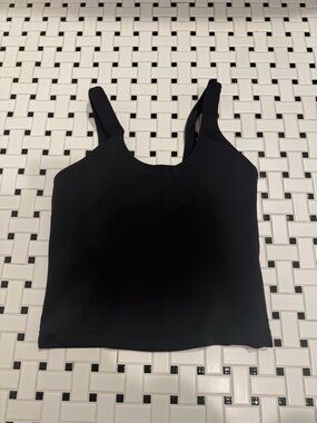 lululemon Glow Up™ Tank Top Medium
Support